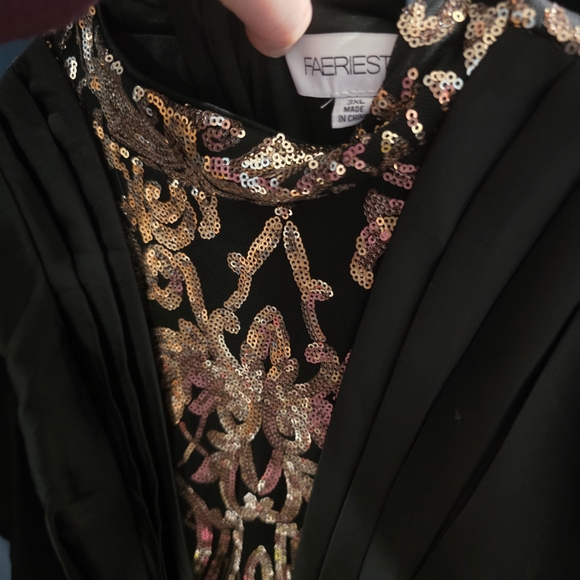 Elegant Black and Gold Long Sleeve Dress - Picture 2 of 3